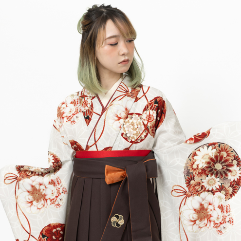 華玉/ベージュ【JAPAN STYLE×中村里砂】（袴：菊絵皿刺繡/焦げ茶）