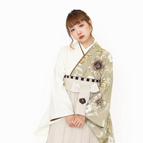 レース花（片身替わり）/ベージュ×オフホワイト【玉城ティナ×紅一点】（袴：バラ　刺繍/アイボリー)