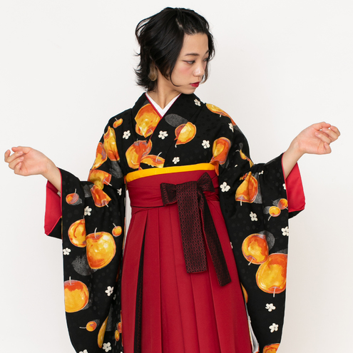 ペインティングリンゴ/黒（袴：アコーディオン／赤×黒レース）