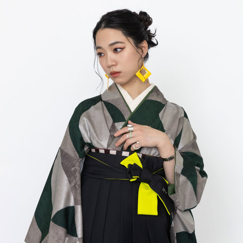 AリングとBリング/緑（袴：アコーディオン/黒×黄）