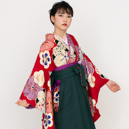 ねじり梅/赤【榛原】（袴：菊に梅刺繍／緑）