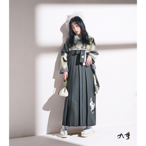 椿と松/グレー【九重】（袴：牡丹梅菊刺繍/グレー)