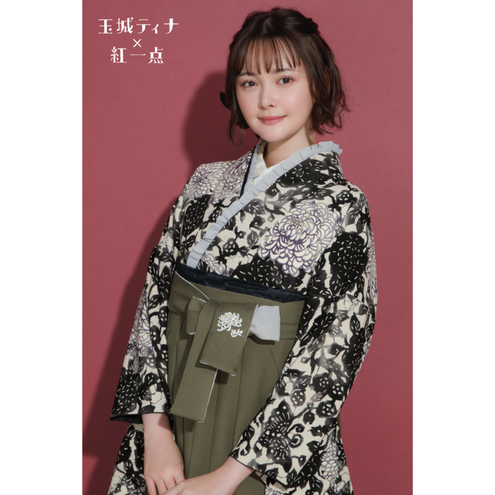 菊尽し/黒【玉城ティナ×紅一点】（袴：乱菊刺繡/カーキ)