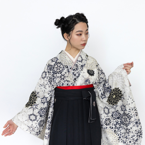 切子菊/クリーム【JAPAN STYLE×中村里砂】（袴：切子と花丸 刺繍/黒）