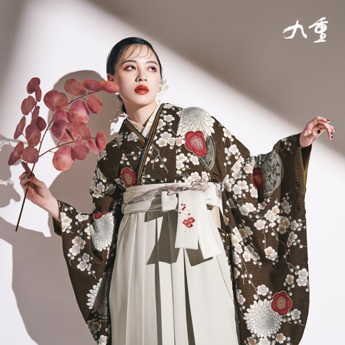 梅に菊/ブラウン【九重】（袴：牡丹梅菊刺繍/アイボリー)