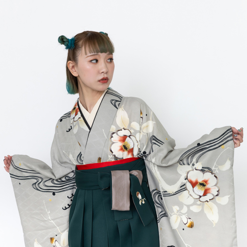 流水椿/銀鼠【そしてゆめ】（袴：椿　刺繍/緑）