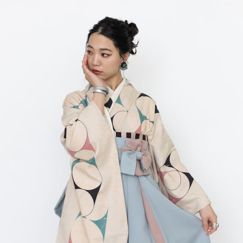 ビバップ/アイボリー（袴：アコーディオン/グレー×ピンク）