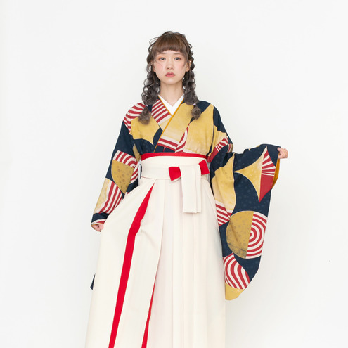 浮遊/紺（袴：アコーディオン／白×赤）