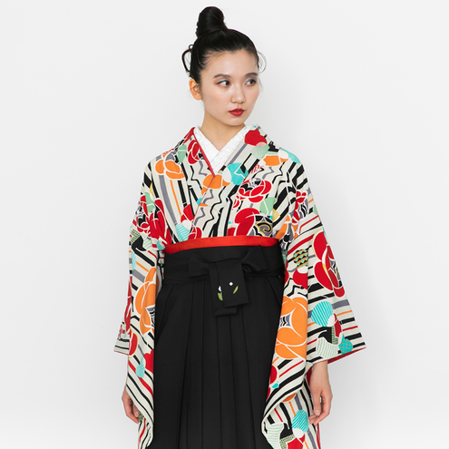 ストライプにバラ/白（袴：2way袴／黒）