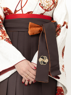華玉/ベージュ【JAPAN STYLE×中村里砂】（袴：菊絵皿刺繡/焦げ茶