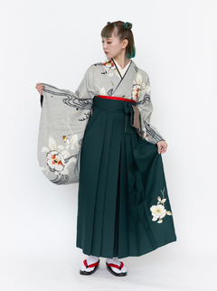 流水椿/銀鼠【そしてゆめ】（袴：椿 刺繍/緑） | 【公式】モダン